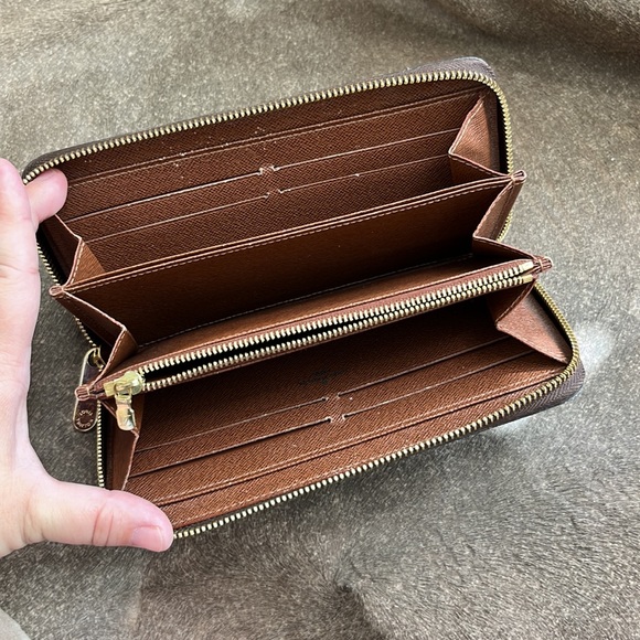 LOUIS VUITTON Zippy Wallet Long Monogram - Picture 7 of 14